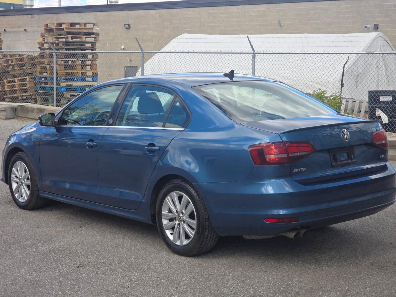 2017 Volkswagen Jetta Sedan 4dr 1.4 TSI Auto Wolfsburg Edition Photo2