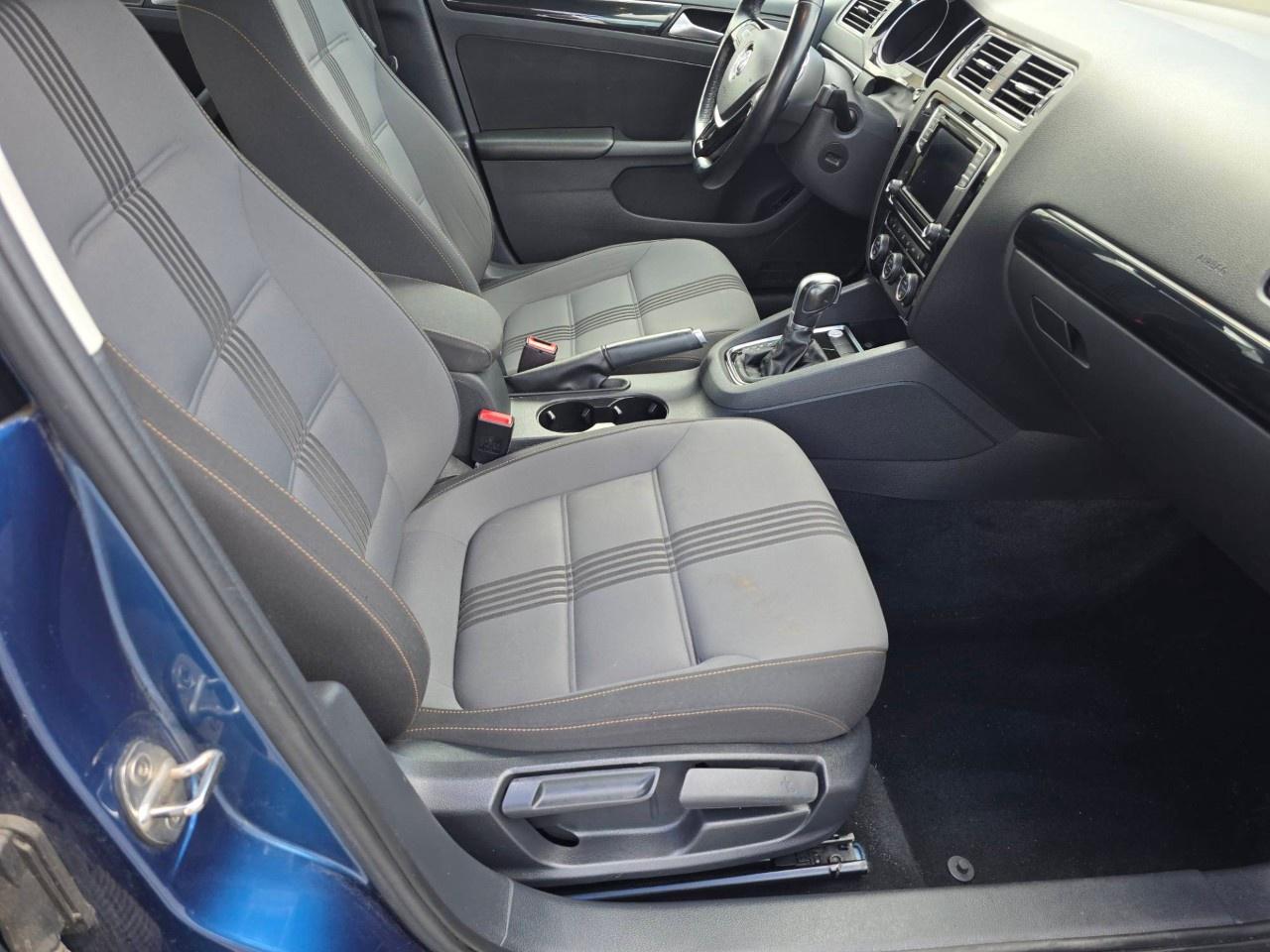 2017 Volkswagen Jetta Sedan 4dr 1.4 TSI Auto Wolfsburg Edition Photo