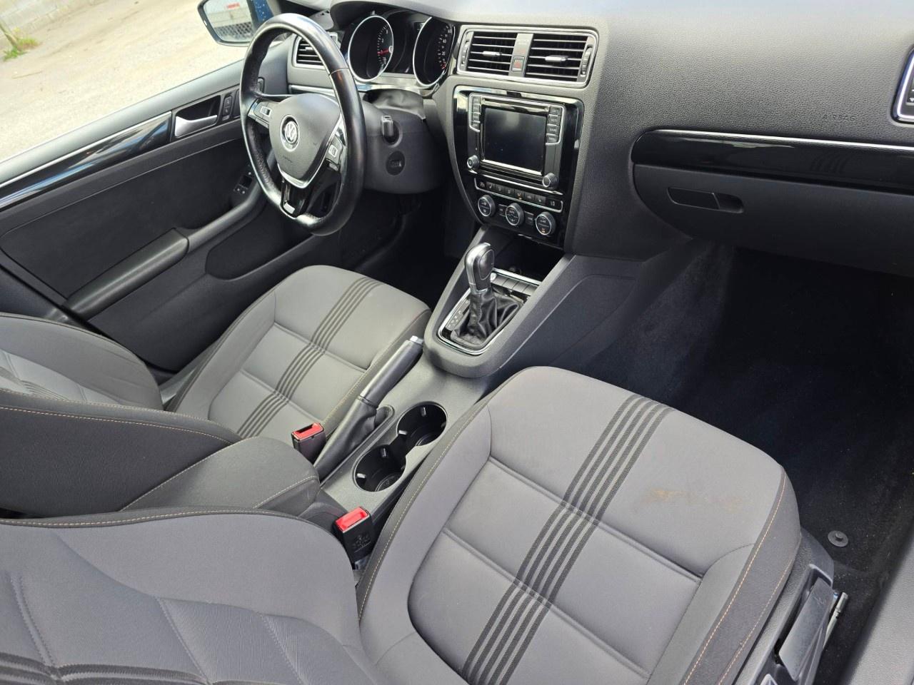 2017 Volkswagen Jetta Sedan 4dr 1.4 TSI Auto Wolfsburg Edition Photo