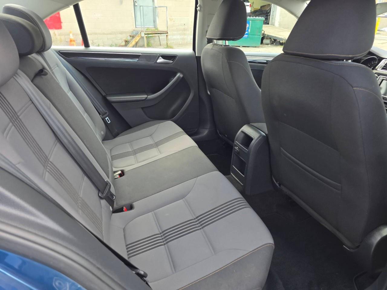 2017 Volkswagen Jetta Sedan 4dr 1.4 TSI Auto Wolfsburg Edition Photo