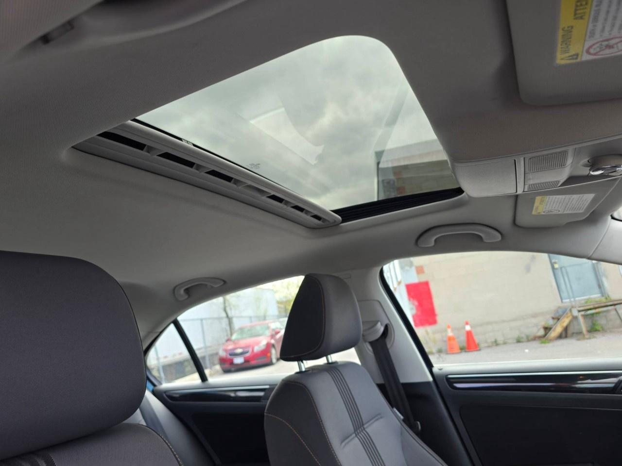2017 Volkswagen Jetta Sedan 4dr 1.4 TSI Auto Wolfsburg Edition Photo