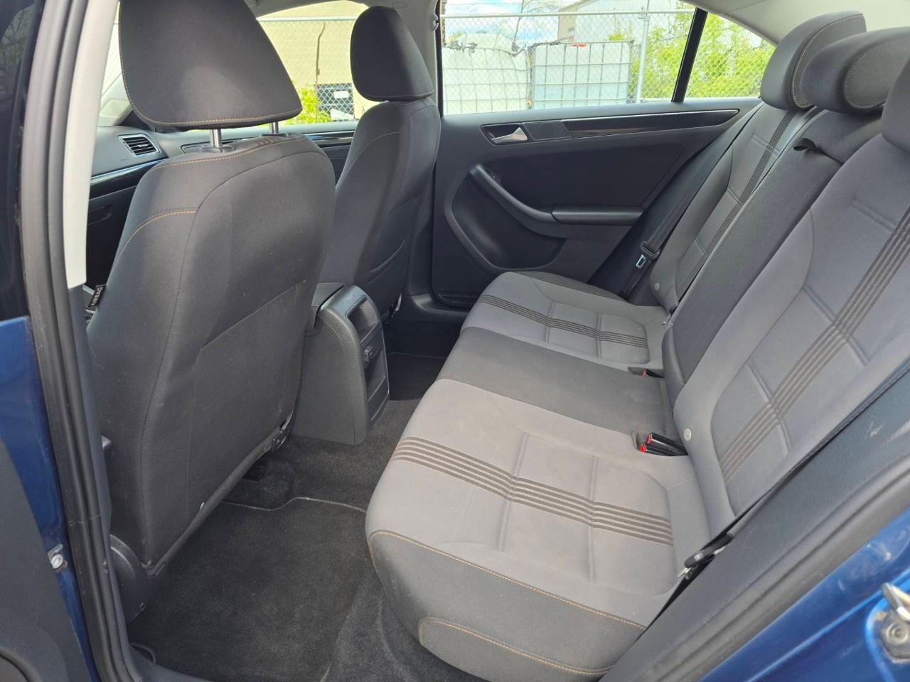 2017 Volkswagen Jetta Sedan 4dr 1.4 TSI Auto Wolfsburg Edition Photo