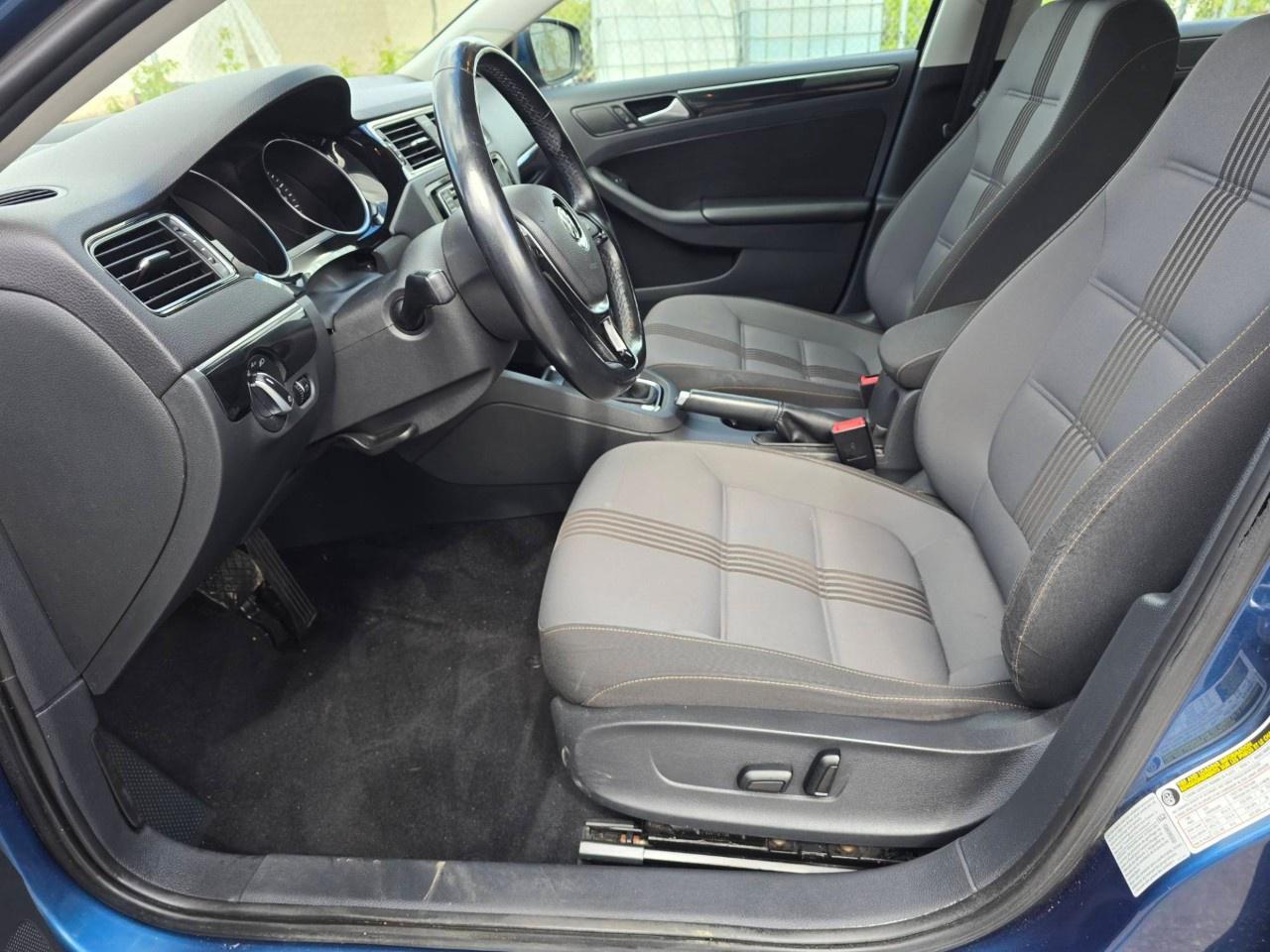 2017 Volkswagen Jetta Sedan 4dr 1.4 TSI Auto Wolfsburg Edition Photo