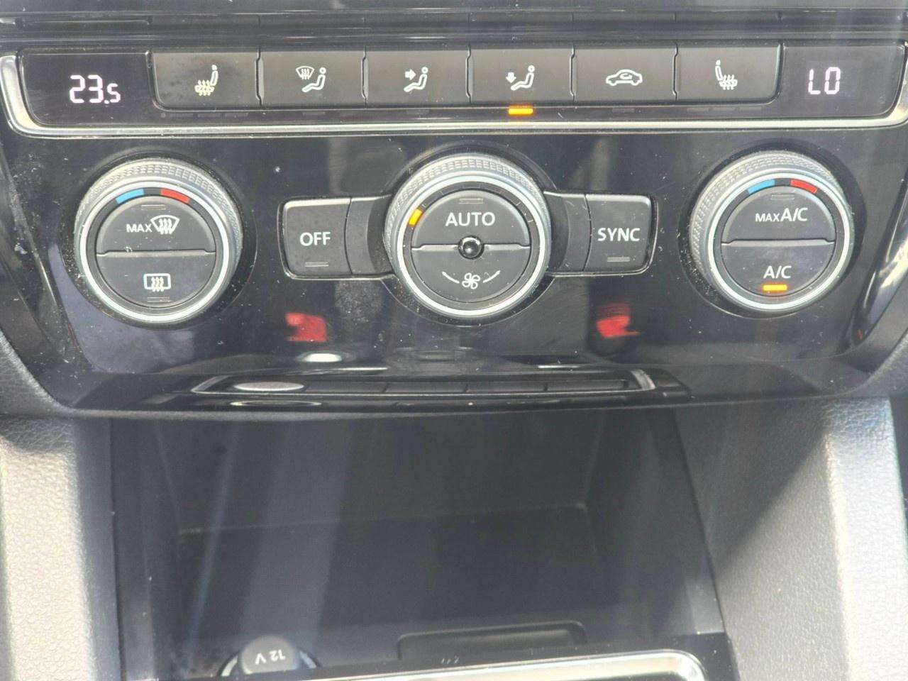 2017 Volkswagen Jetta Sedan 4dr 1.4 TSI Auto Wolfsburg Edition Photo