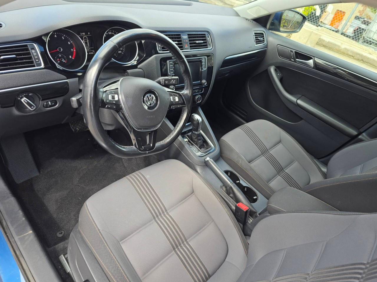 2017 Volkswagen Jetta Sedan 4dr 1.4 TSI Auto Wolfsburg Edition Photo