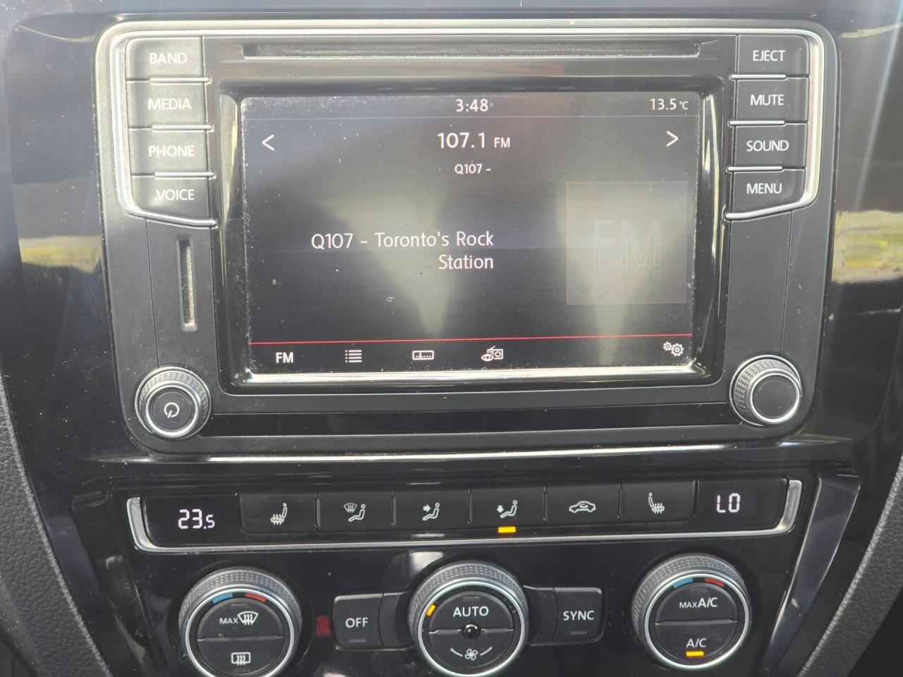 2017 Volkswagen Jetta Sedan 4dr 1.4 TSI Auto Wolfsburg Edition Photo