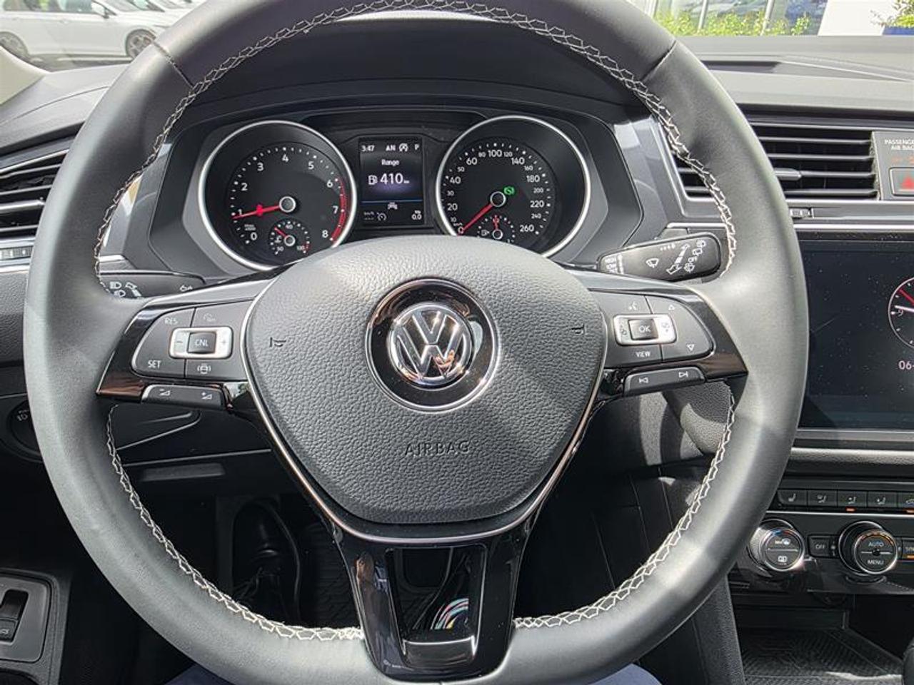 2021 Volkswagen Tiguan Comfortline 2.0T 8sp at w/Tip 4M One-Owner Photo