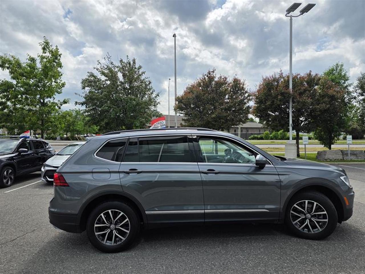 2021 Volkswagen Tiguan Comfortline 2.0T 8sp at w/Tip 4M One-Owner Photo