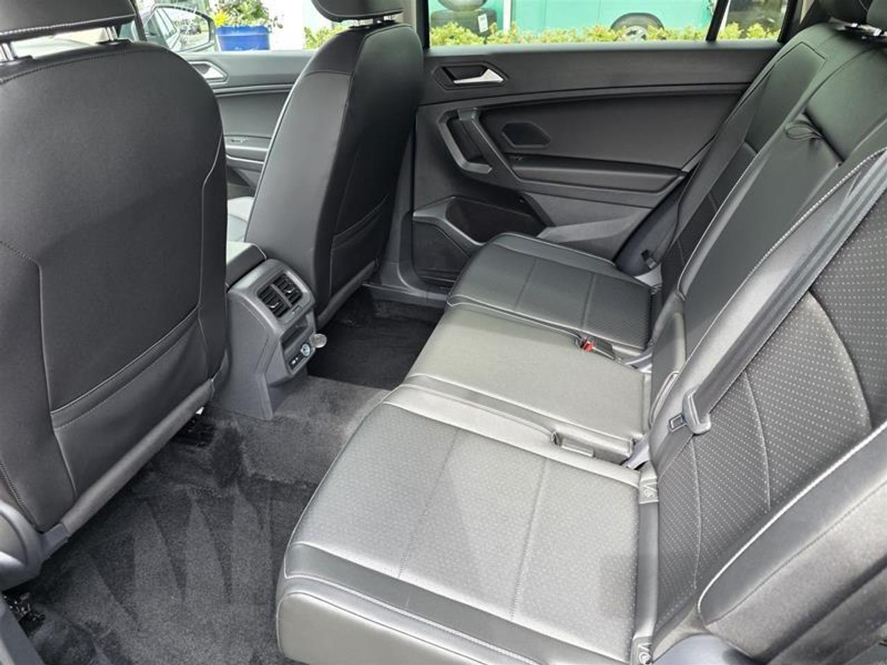 2021 Volkswagen Tiguan Comfortline 2.0T 8sp at w/Tip 4M One-Owner Photo