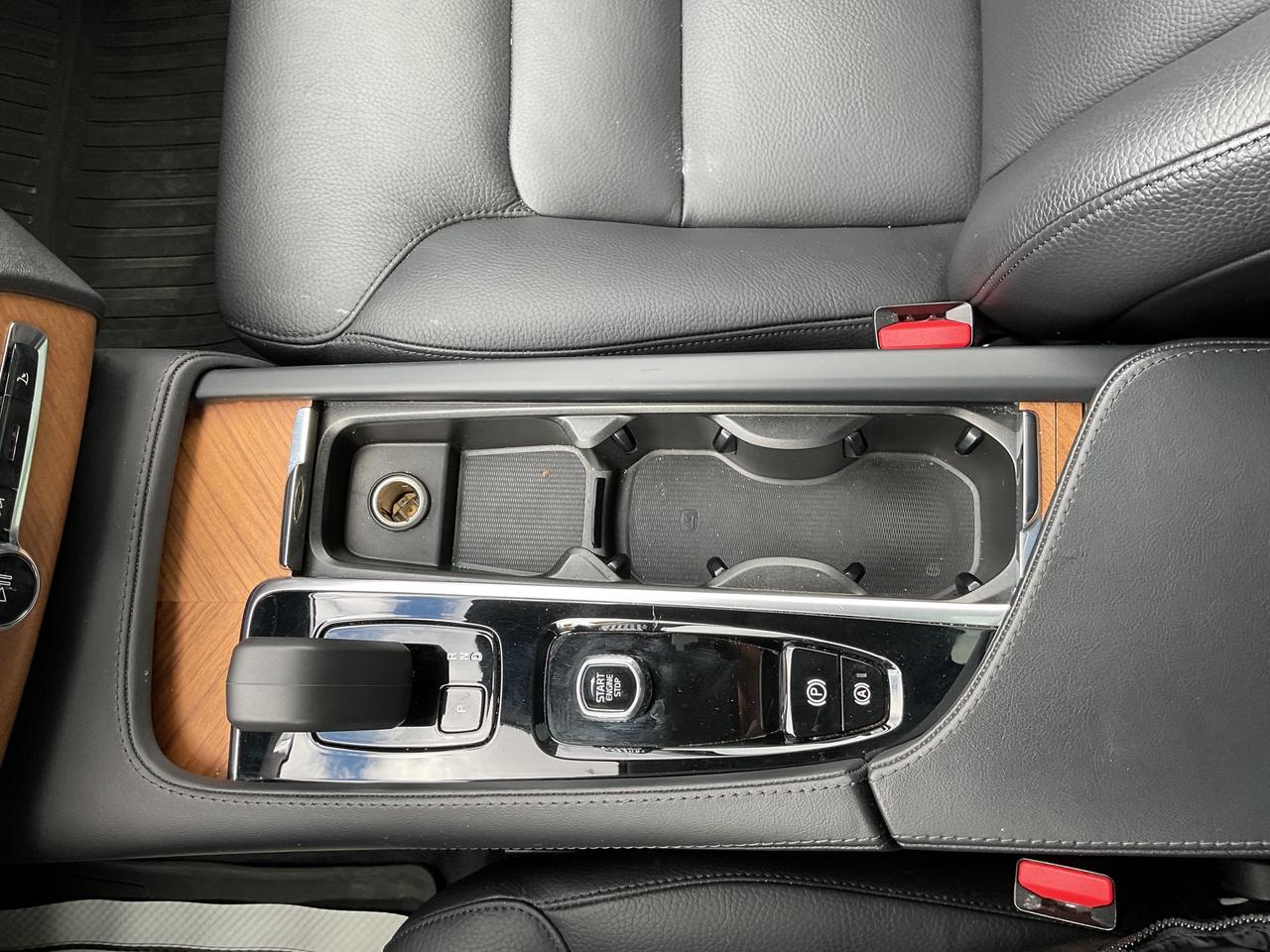 2024 Volvo XC90 B6 Plus Bright Theme 4dr All-Wheel Drive Sport Utility Photo
