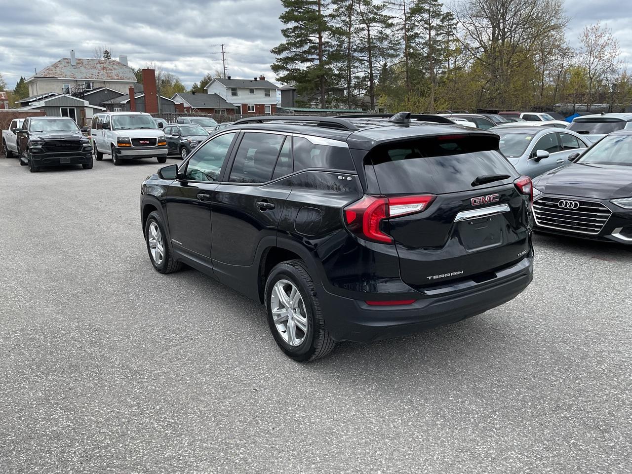 2023 GMC Terrain SLE All-wheel Drive Photo3