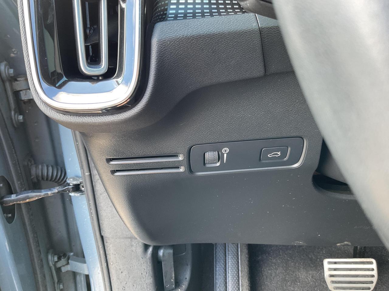 2022 Volvo XC40 Recharge Pure Electric P8 Ultimate 4dr All-Wheel Drive Photo