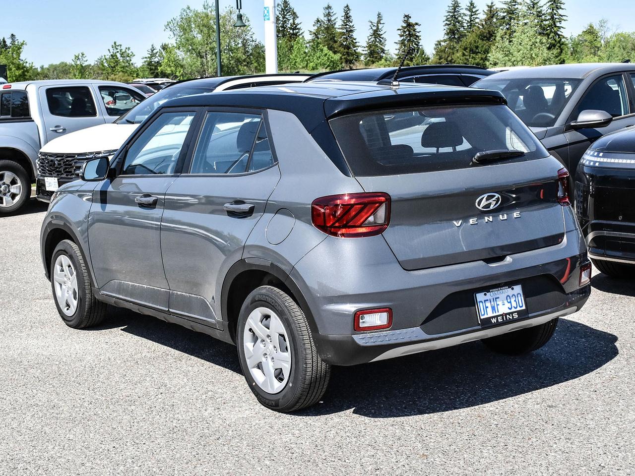 2025 Hyundai Venue Essential IVT w/Two-Tone demo used Photo