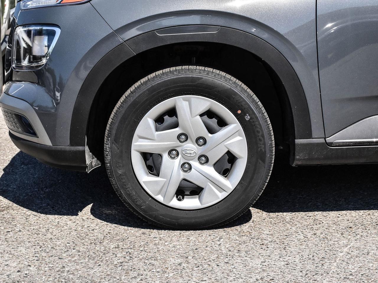 2025 Hyundai Venue Essential IVT w/Two-Tone demo used Photo