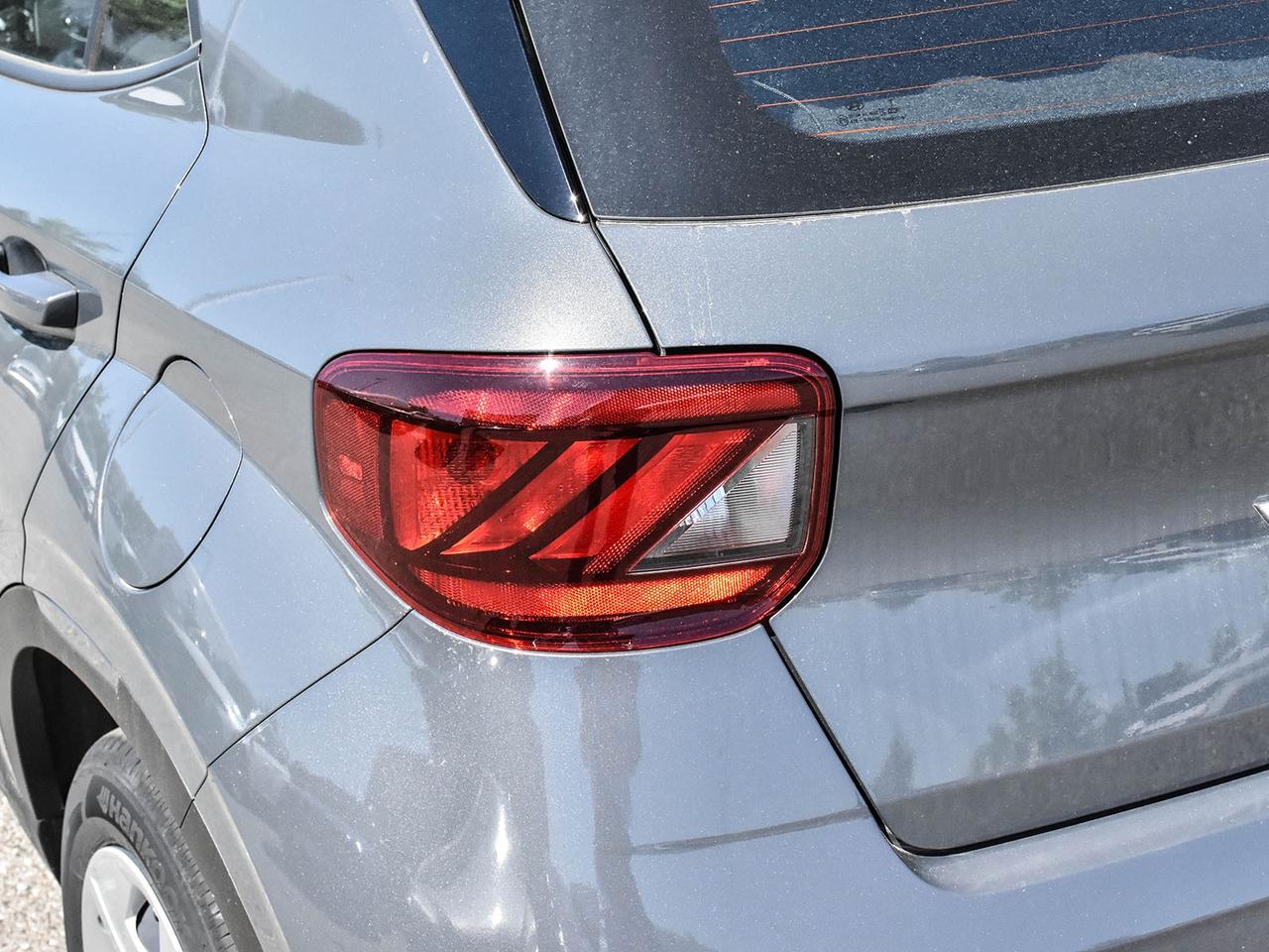 2025 Hyundai Venue Essential IVT w/Two-Tone demo used Photo