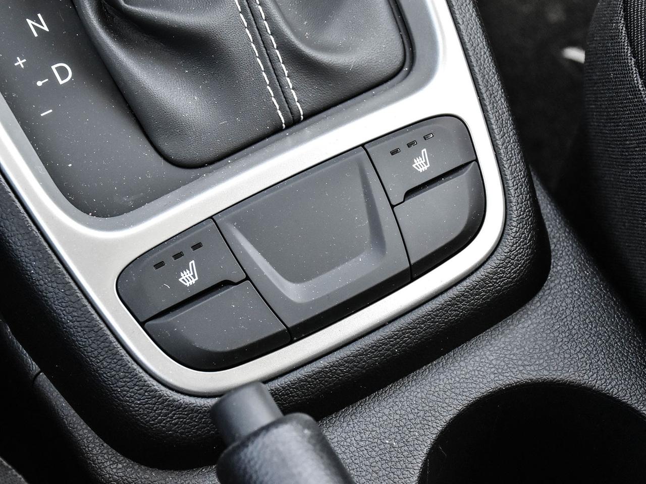 2025 Hyundai Venue Essential IVT w/Two-Tone demo used Photo
