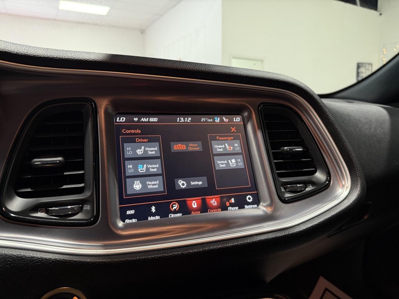 2019 Dodge Challenger Plus AWD||Vented & Heated Leather||Sunroof|| Photo