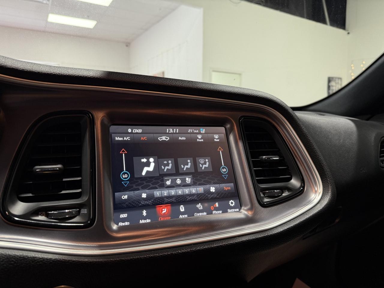 2019 Dodge Challenger Plus AWD||Vented & Heated Leather||Sunroof|| Photo
