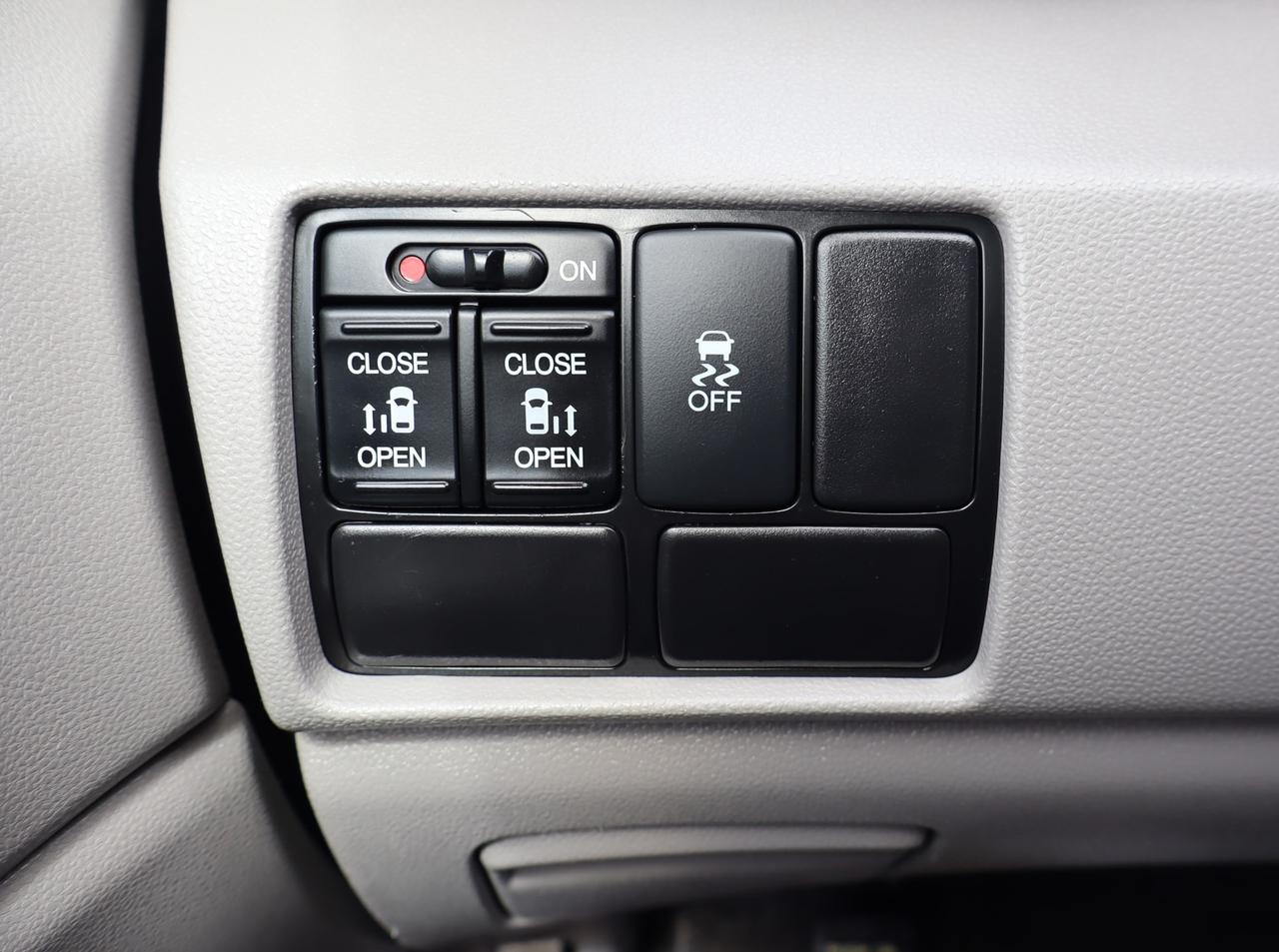 2017 Honda Odyssey EX (A6) Passenger Van Photo