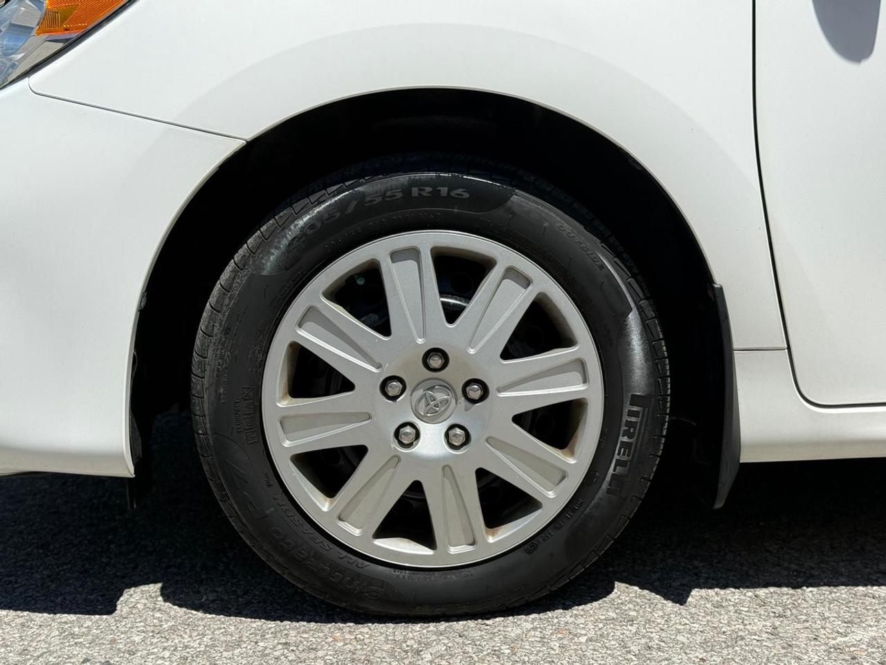 2011 Toyota Matrix BASE Photo