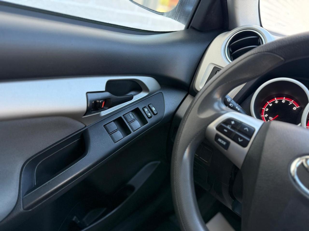 2011 Toyota Matrix BASE Photo