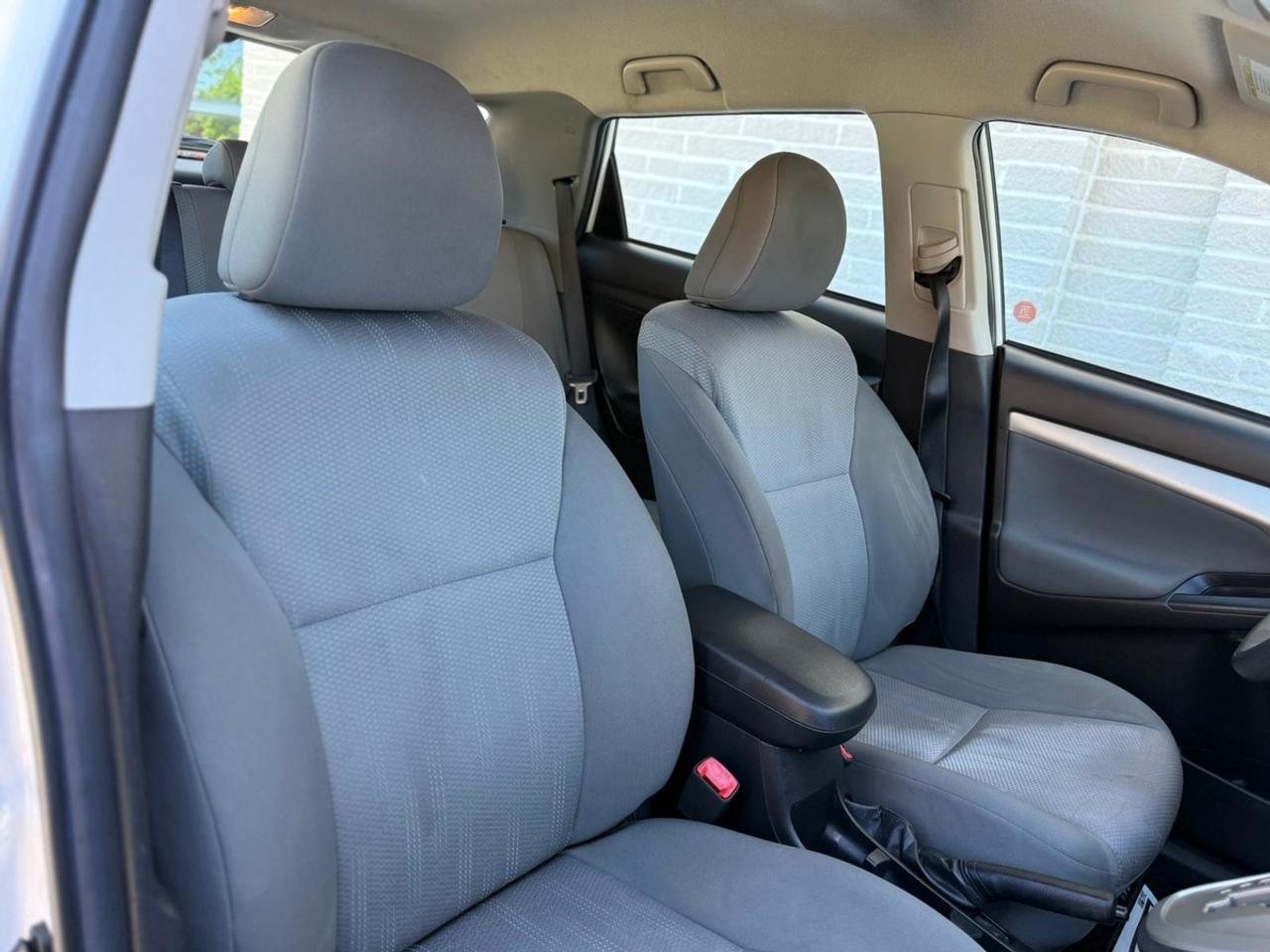 2011 Toyota Matrix BASE Photo