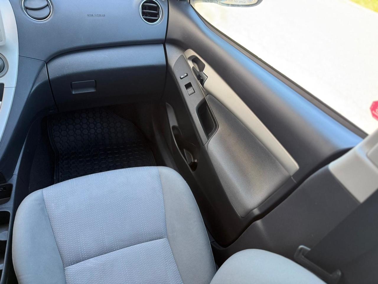 2011 Toyota Matrix BASE Photo
