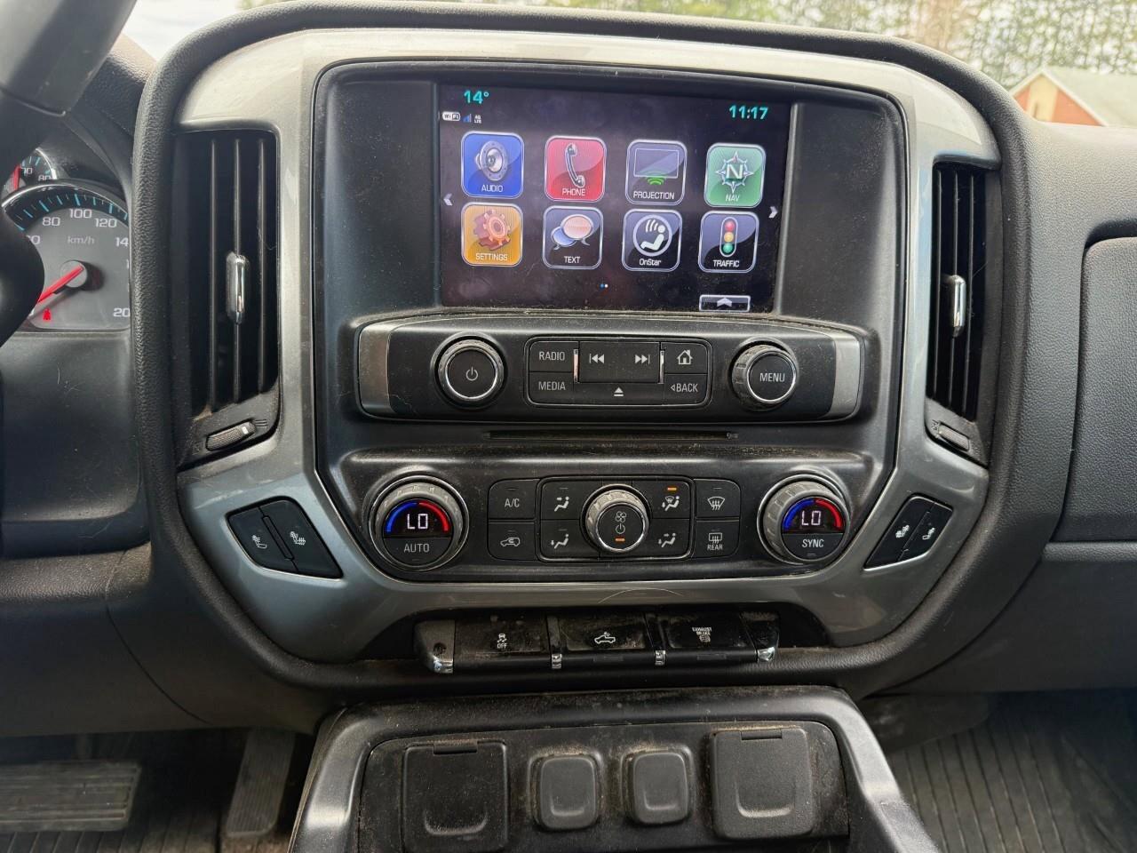 2019 Chevrolet SILVERADO 2500HD 4WD Crew Cab 153.7  LT Photo