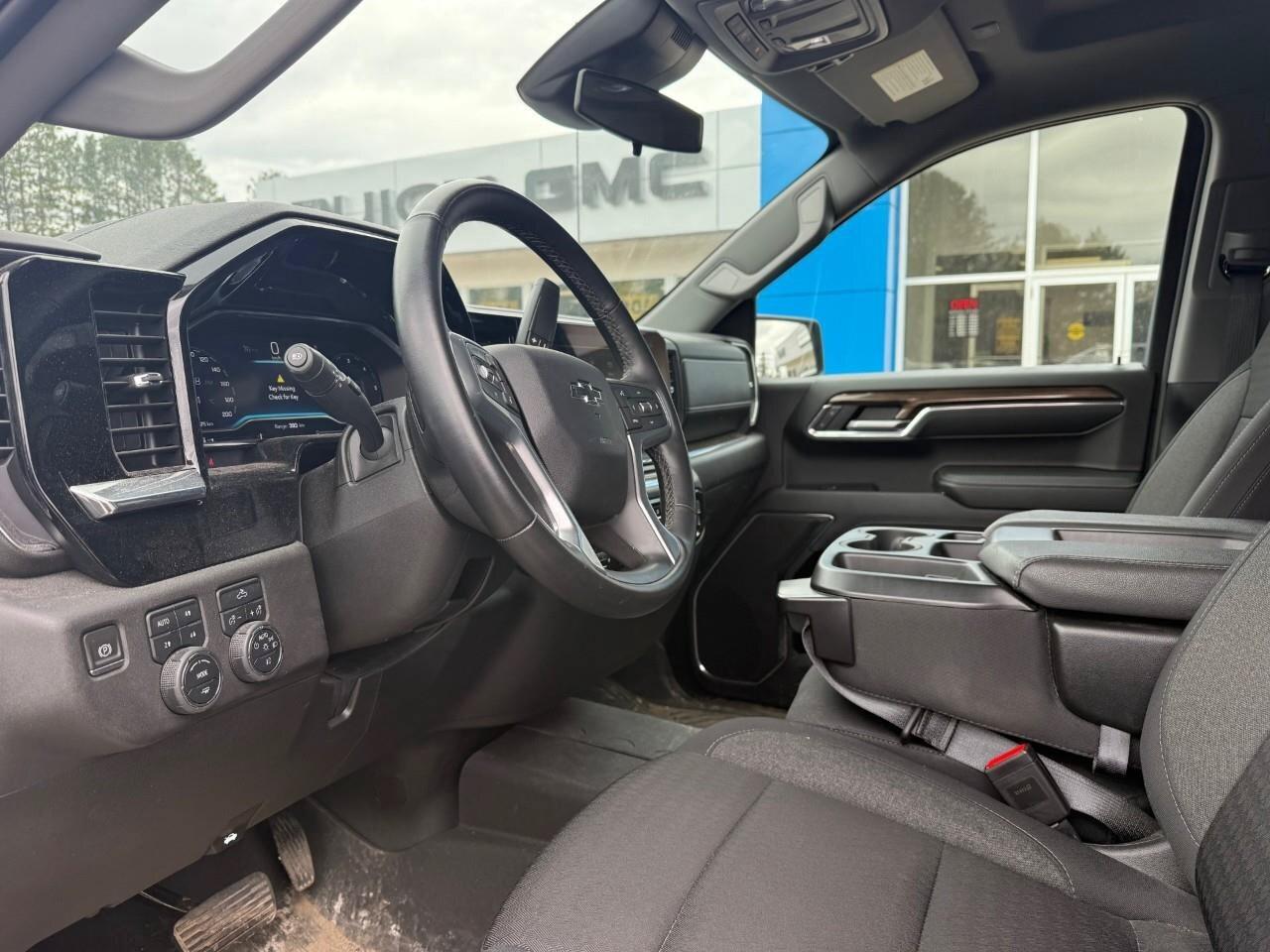 2024 Chevrolet Silverado 1500 RST LEASE RETURN. RUNNING BOARDS. TONNEAU COVER. T Photo