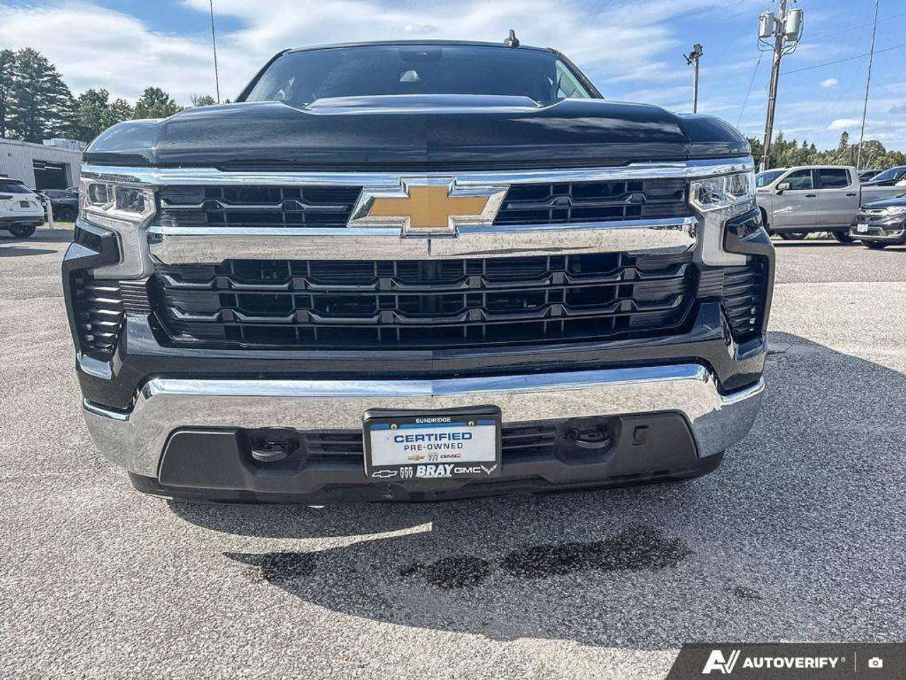 2024 Chevrolet Silverado 1500 LEASE RETURN. RUNNING BOARDS. TONNEAU COVER. TRAILERING PKG. Z71 OFF ROAD PKG. TRUE NORTH EDITION. Photo