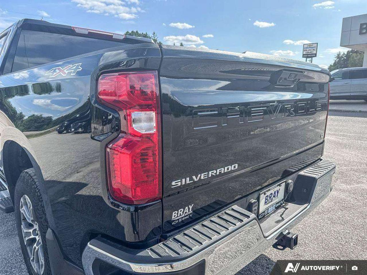 2024 Chevrolet Silverado 1500 LEASE RETURN. RUNNING BOARDS. TONNEAU COVER. TRAILERING PKG. Z71 OFF ROAD PKG. TRUE NORTH EDITION. Photo
