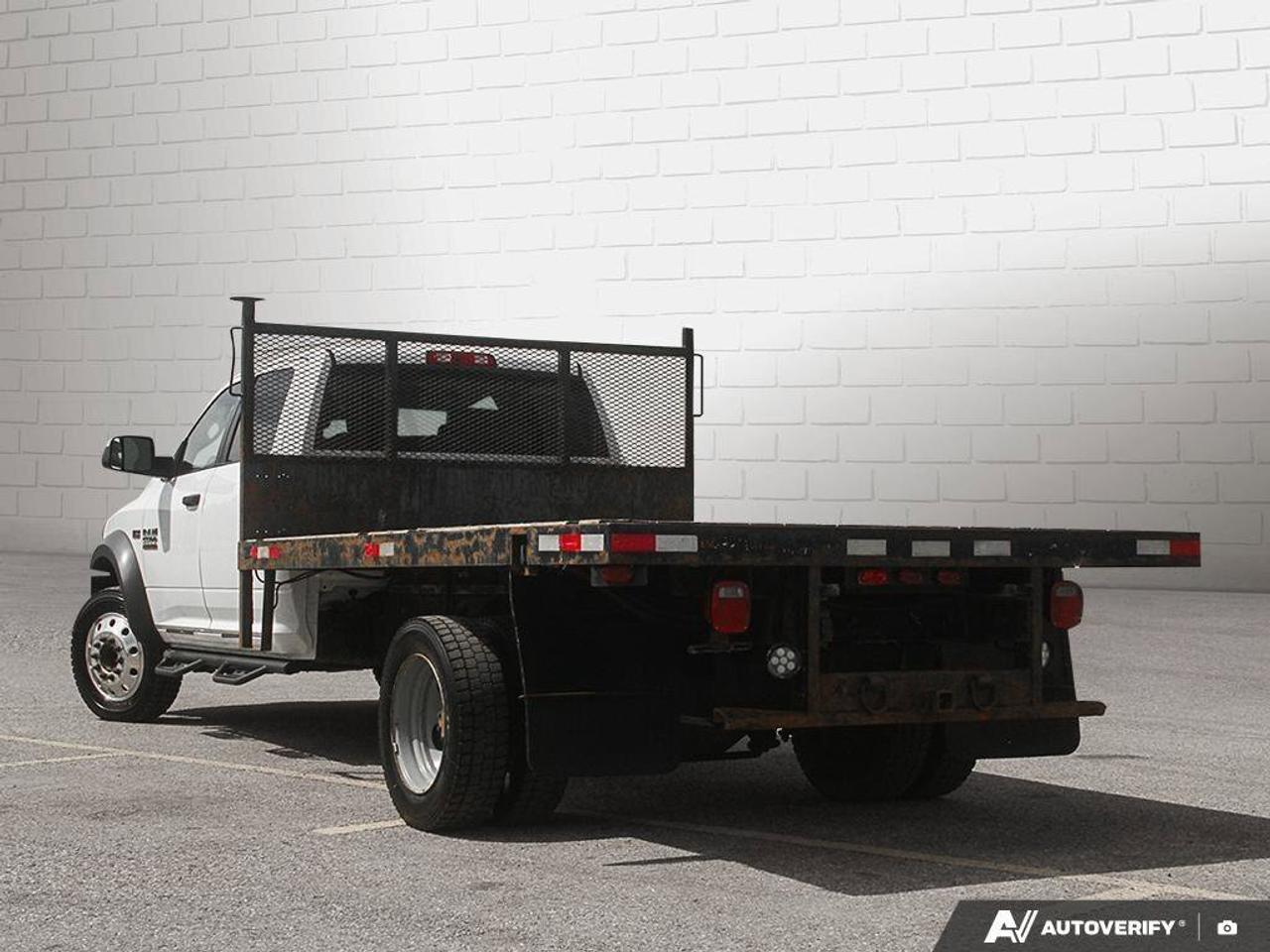 2017 RAM Ram 5500 Cab-Chassis SLTSLT, CASSIS, 6.4L HEMI V8, 4X4, CREW CAB, AS-TR Photo