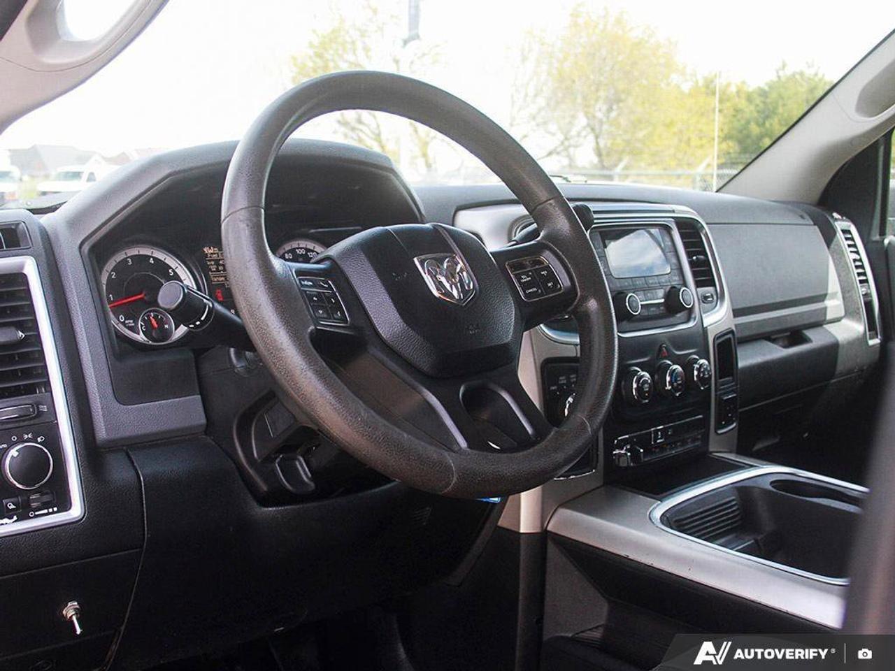 2017 RAM Ram 5500 Cab-Chassis SLTSLT, CASSIS, 6.4L HEMI V8, 4X4, CREW CAB, AS-TR Photo