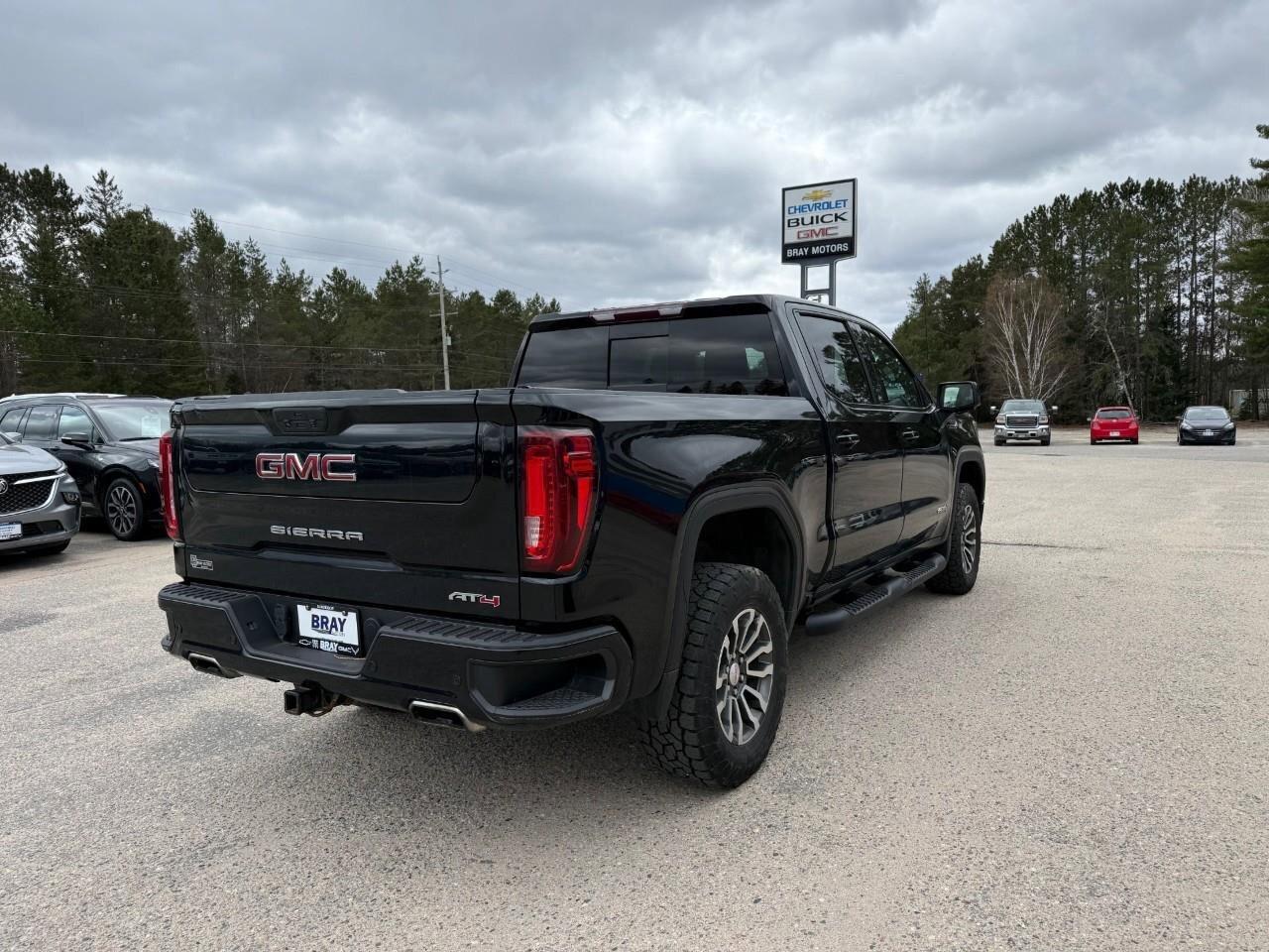 2021 GMC Sierra 1500 AT4 RUNNING BOARDS. TONNEAU COVER. OFF ROAD SUSPEN Photo