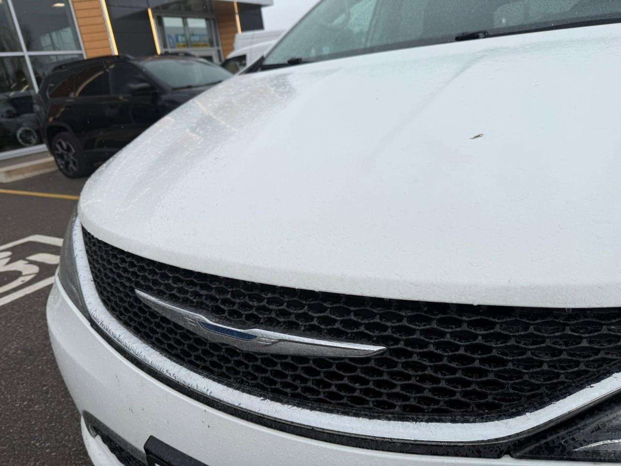 2017 Chrysler Pacifica 4DR WGN TOURING-L PLUS Photo