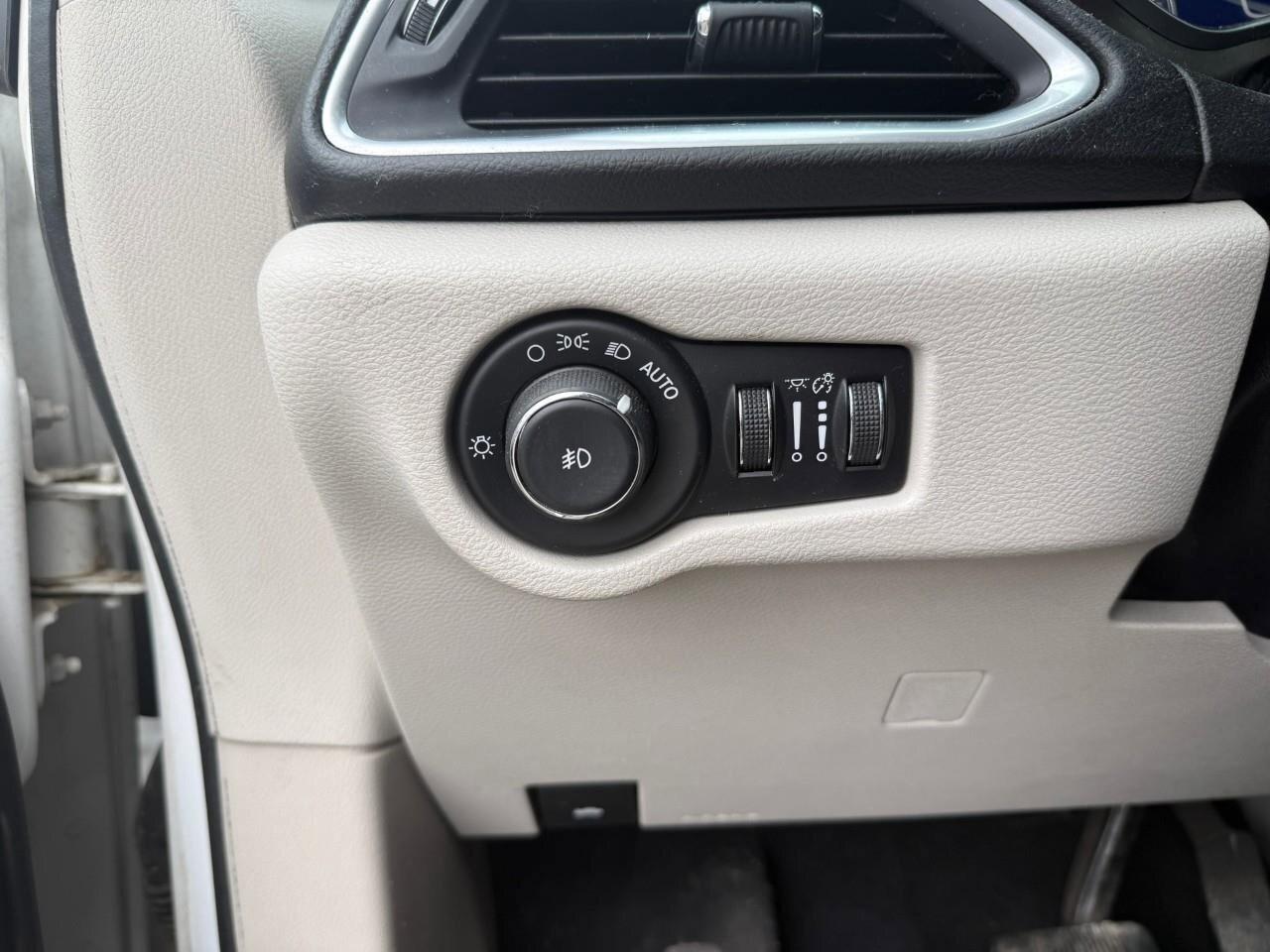 2017 Chrysler Pacifica 4DR WGN TOURING-L PLUS Photo