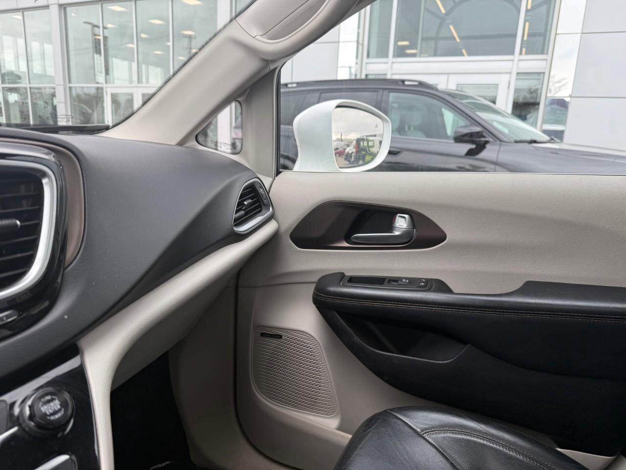 2017 Chrysler Pacifica 4DR WGN TOURING-L PLUS Photo