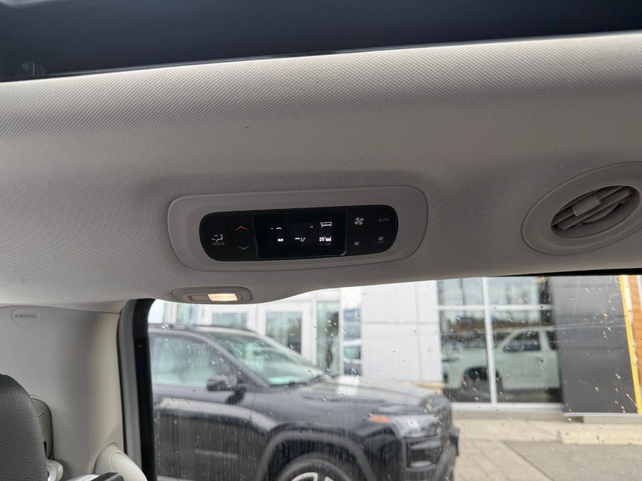 2017 Chrysler Pacifica 4DR WGN TOURING-L PLUS Photo