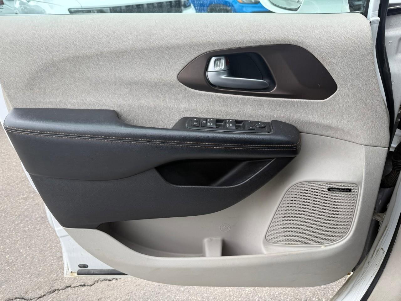 2017 Chrysler Pacifica 4DR WGN TOURING-L PLUS Photo