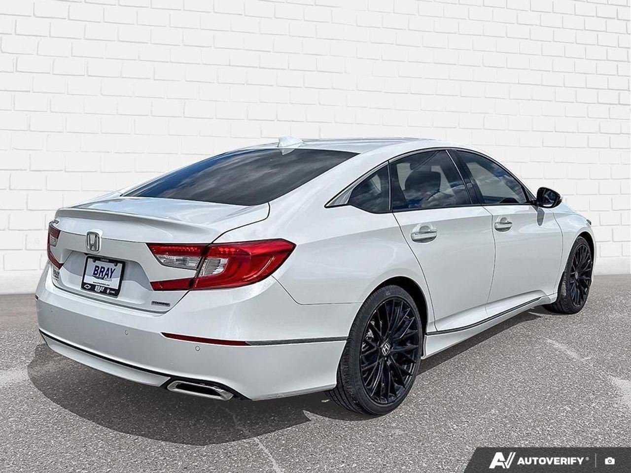 2019 Honda Accord Sedan Touring SUMMER & WINTER WHEELS AND TIRES. LOADED. Photo4