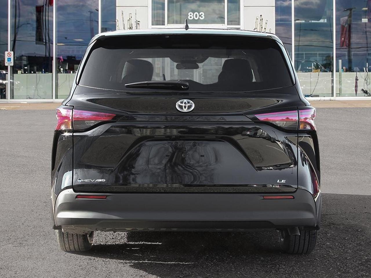 2026 Toyota Sienna LE 8-Passenger AWD Photo4