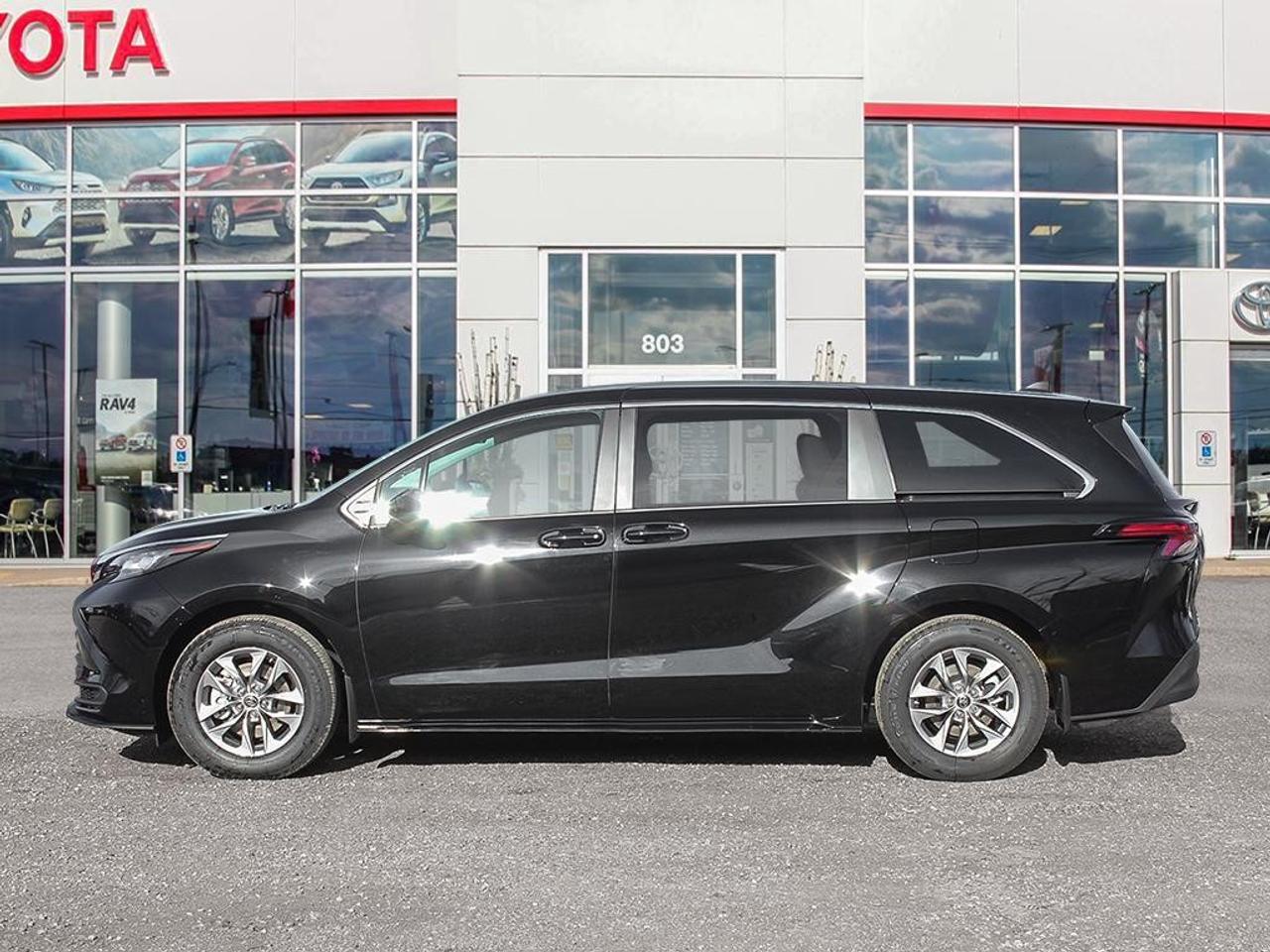 2026 Toyota Sienna LE 8-Passenger AWD Photo2