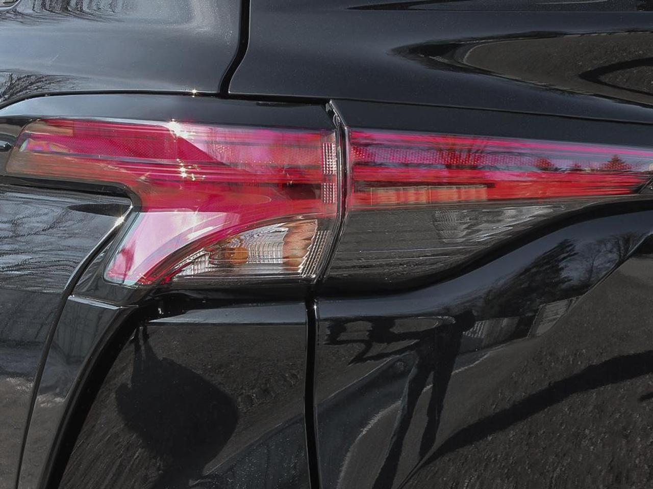 2026 Toyota Sienna LE 8-Passenger AWD Photo