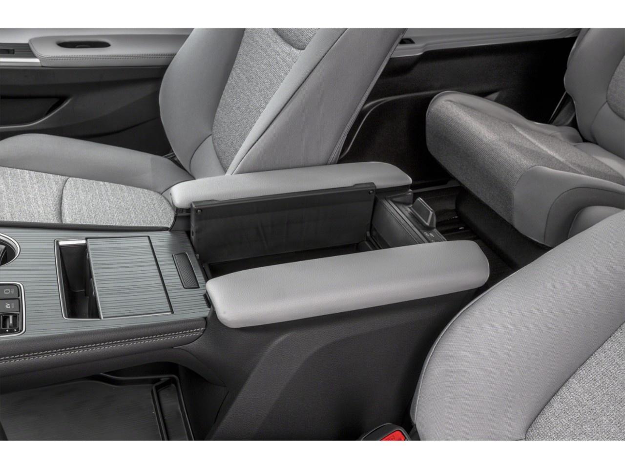 2026 Toyota Sienna LE 8-Passenger AWD Photo