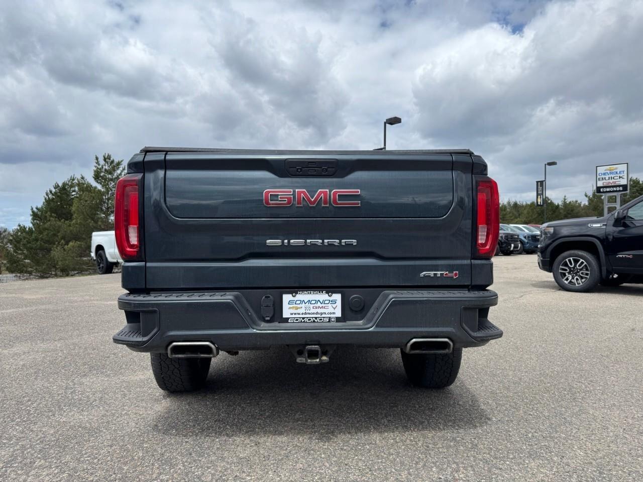 2019 GMC Sierra 1500 4WD Double Cab 147  AT4 Photo3