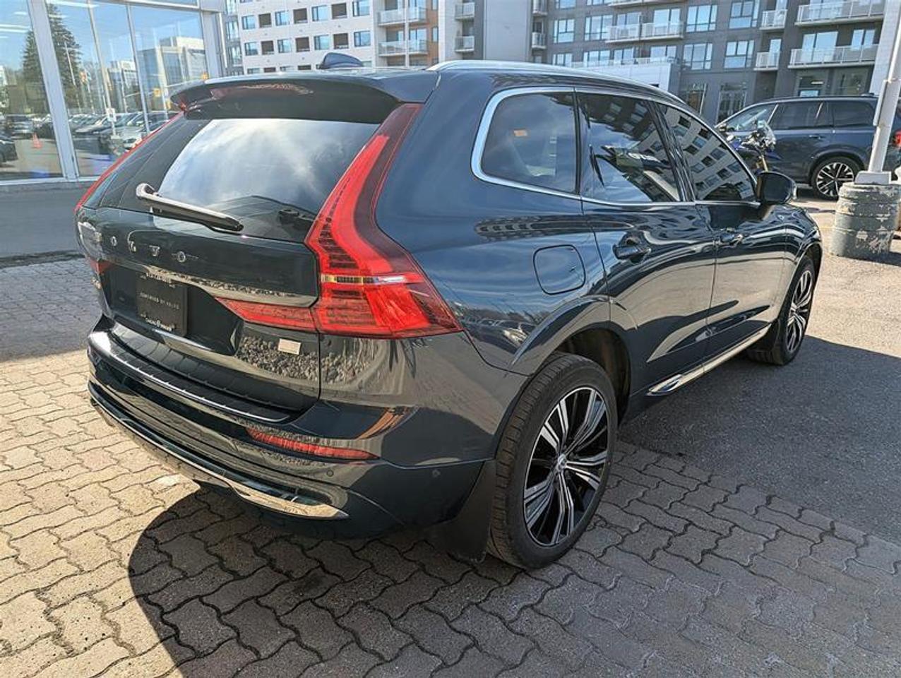 2022 Volvo XC60 T8 Inscription   B&W   Massage   AWD   Clean Photo