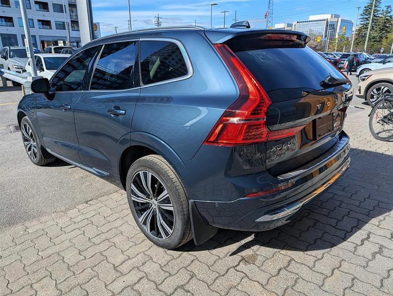 2022 Volvo XC60 T8 Inscription   B&W   Massage   AWD   Clean Photo3