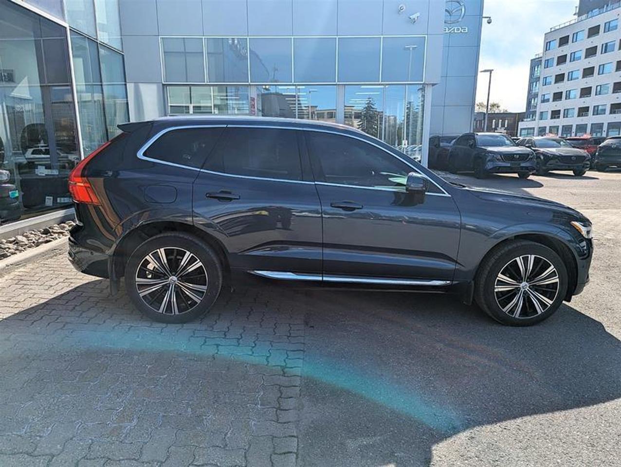 2022 Volvo XC60 T8 Inscription   B&W   Massage   AWD   Clean Photo