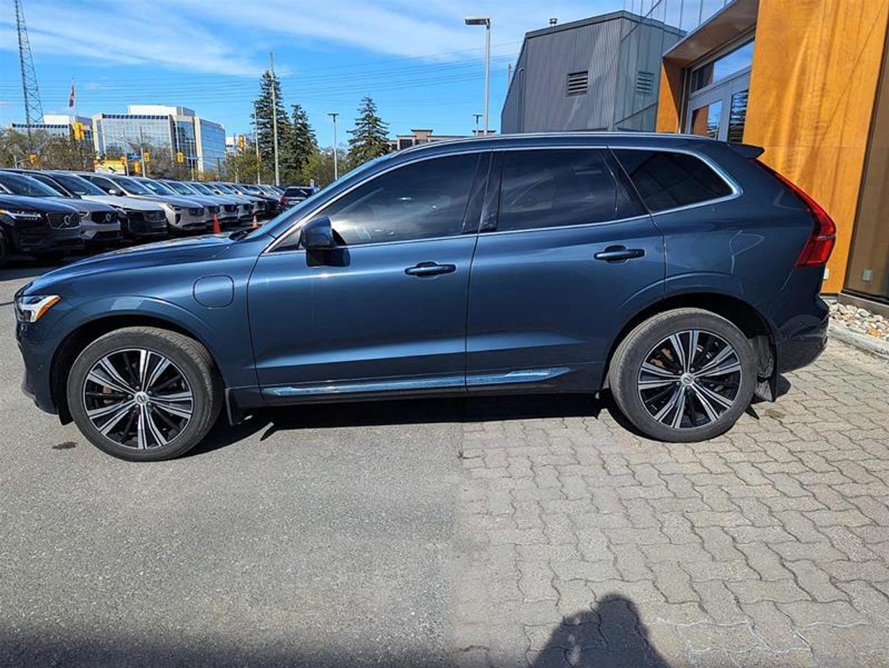 2022 Volvo XC60 T8 Inscription   B&W   Massage   AWD   Clean Photo4