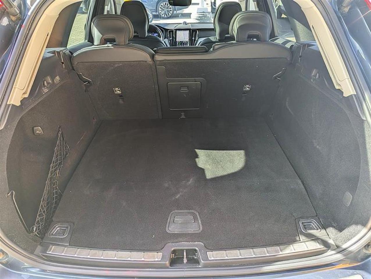 2022 Volvo XC60 T8 Inscription   B&W   Massage   AWD   Clean Photo